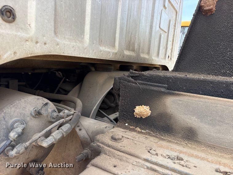 image for item ES8592 2004 Ford F750 dump truck