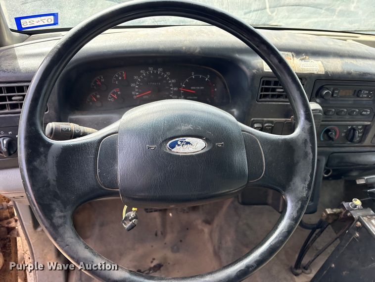 image for item ES8592 2004 Ford F750 dump truck