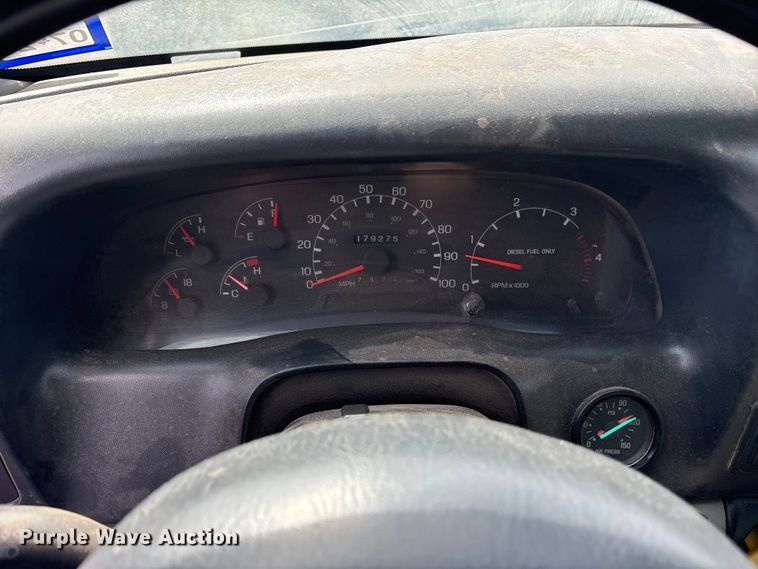 image for item ES8592 2004 Ford F750 dump truck