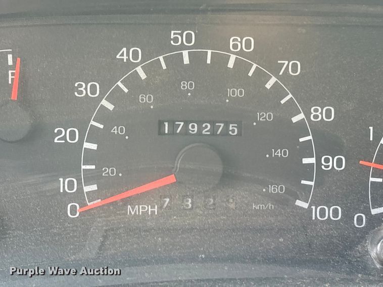 image for item ES8592 2004 Ford F750 dump truck