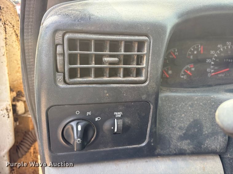 image for item ES8592 2004 Ford F750 dump truck