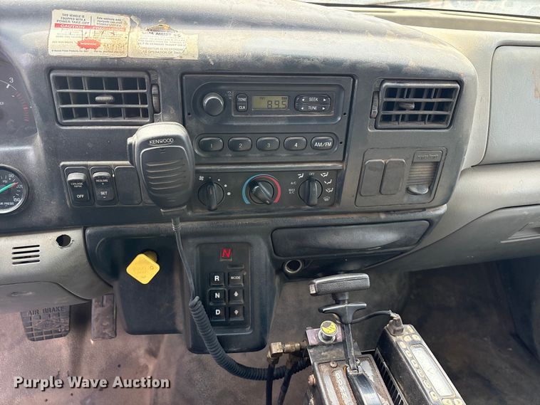 image for item ES8592 2004 Ford F750 dump truck