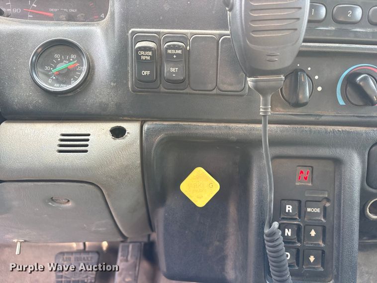 image for item ES8592 2004 Ford F750 dump truck