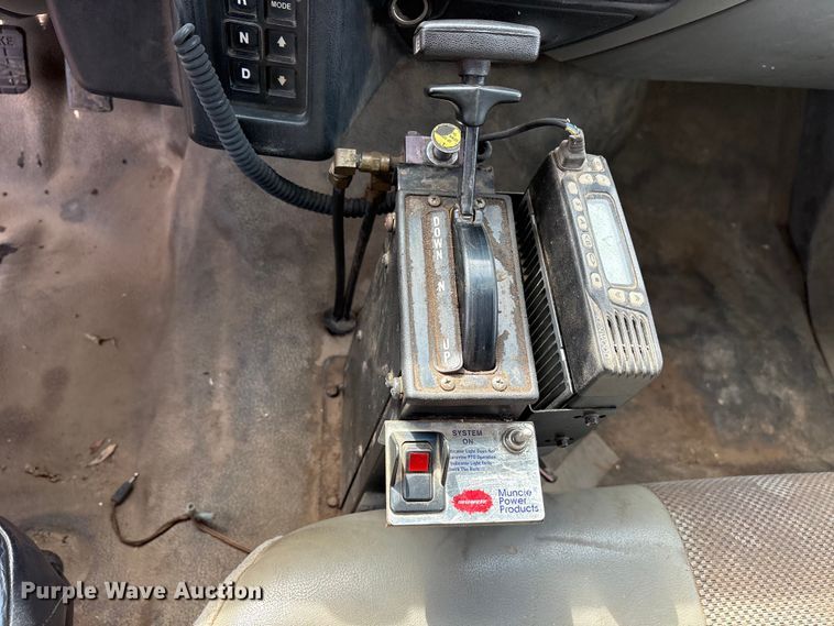 image for item ES8592 2004 Ford F750 dump truck