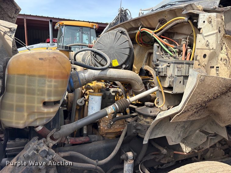 image for item ES8592 2004 Ford F750 dump truck