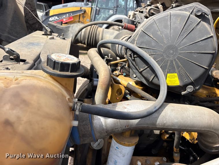 image for item ES8592 2004 Ford F750 dump truck