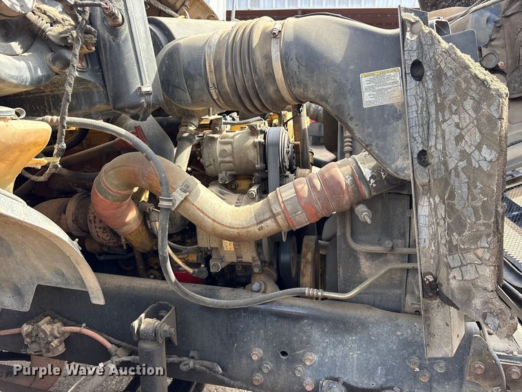 image for item ES8592 2004 Ford F750 dump truck