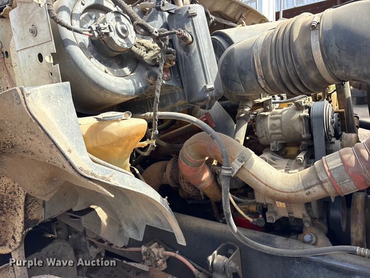 image for item ES8592 2004 Ford F750 dump truck