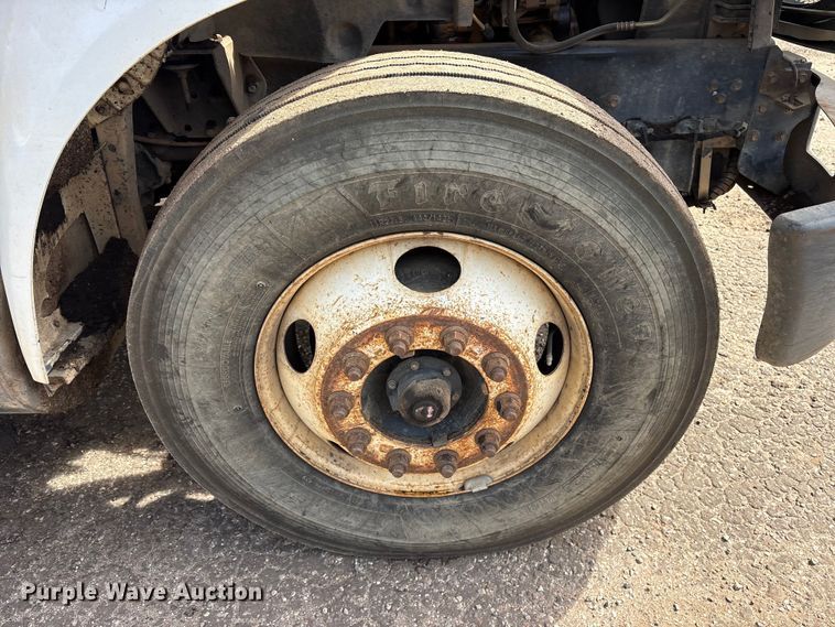 image for item ES8592 2004 Ford F750 dump truck