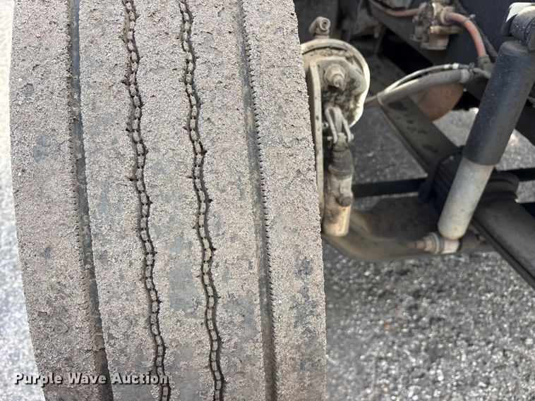 image for item ES8592 2004 Ford F750 dump truck