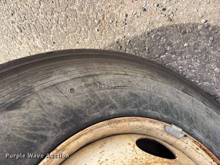 image for item ES8592 2004 Ford F750 dump truck