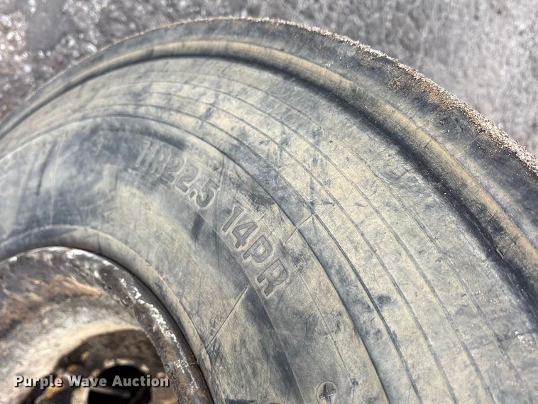 image for item ES8592 2004 Ford F750 dump truck