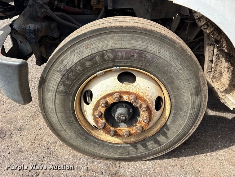 image for item ES8592 2004 Ford F750 dump truck