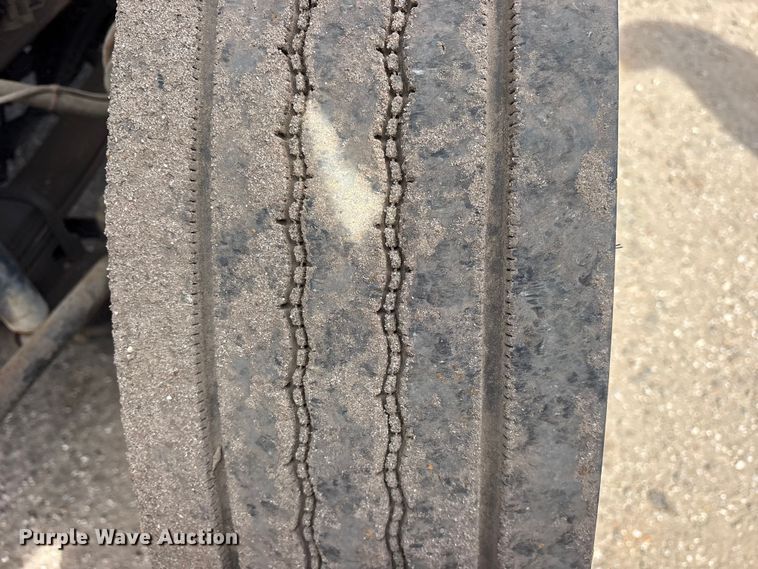 image for item ES8592 2004 Ford F750 dump truck