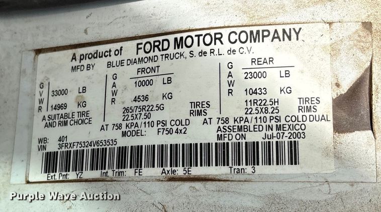 image for item ES8592 2004 Ford F750 dump truck