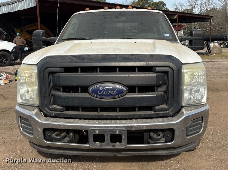 image for item ES8593 2015 Ford F350 Super Duty Crew Cab flatbed pickup truck