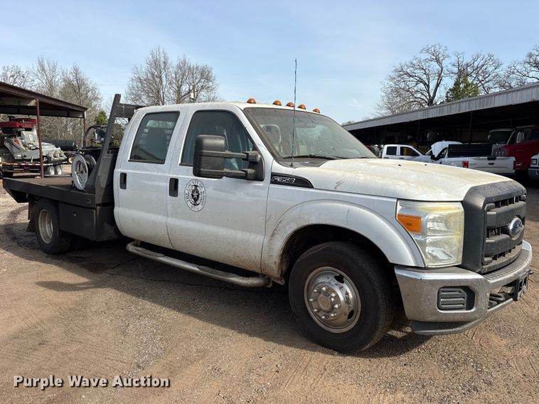 image for item ES8593 2015 Ford F350 Super Duty Crew Cab flatbed pickup truck