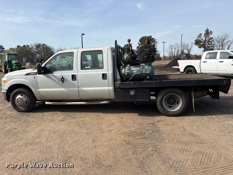 image for item ES8593 2015 Ford F350 Super Duty Crew Cab flatbed pickup truck