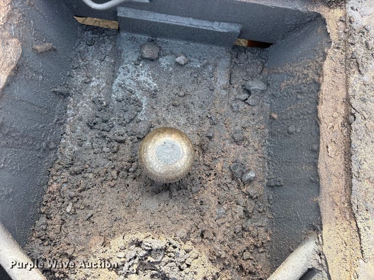 image for item ES8593 2015 Ford F350 Super Duty Crew Cab flatbed pickup truck