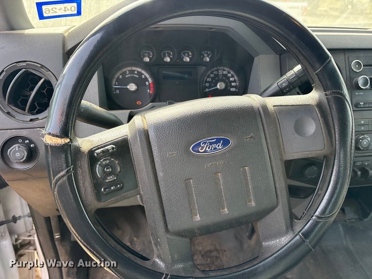 image for item ES8593 2015 Ford F350 Super Duty Crew Cab flatbed pickup truck