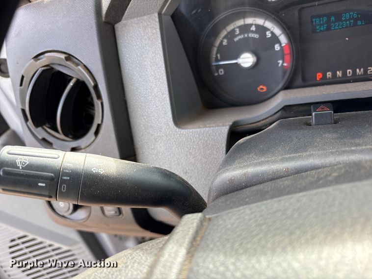 image for item ES8593 2015 Ford F350 Super Duty Crew Cab flatbed pickup truck