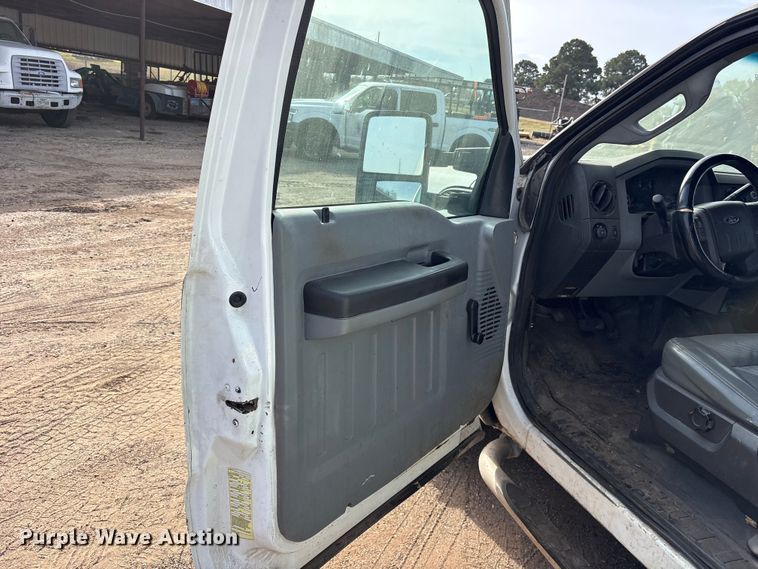 image for item ES8593 2015 Ford F350 Super Duty Crew Cab flatbed pickup truck