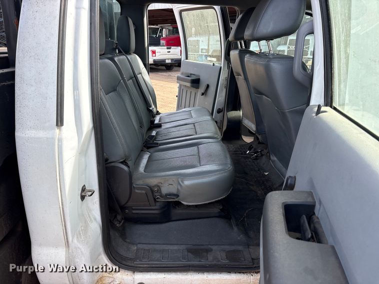 image for item ES8593 2015 Ford F350 Super Duty Crew Cab flatbed pickup truck