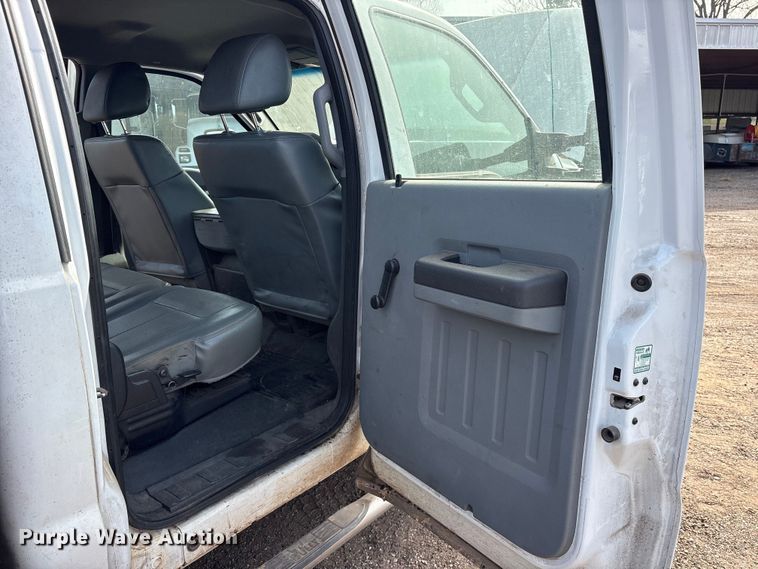 image for item ES8593 2015 Ford F350 Super Duty Crew Cab flatbed pickup truck