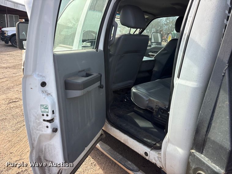 image for item ES8593 2015 Ford F350 Super Duty Crew Cab flatbed pickup truck