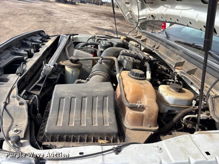 image for item ES8593 2015 Ford F350 Super Duty Crew Cab flatbed pickup truck