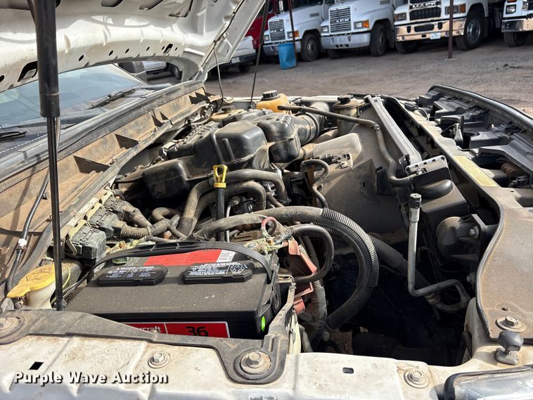 image for item ES8593 2015 Ford F350 Super Duty Crew Cab flatbed pickup truck