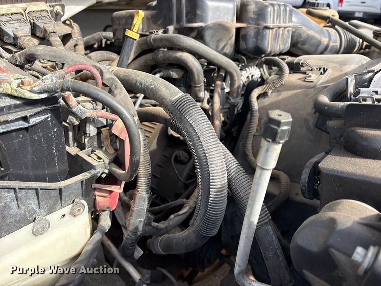 image for item ES8593 2015 Ford F350 Super Duty Crew Cab flatbed pickup truck