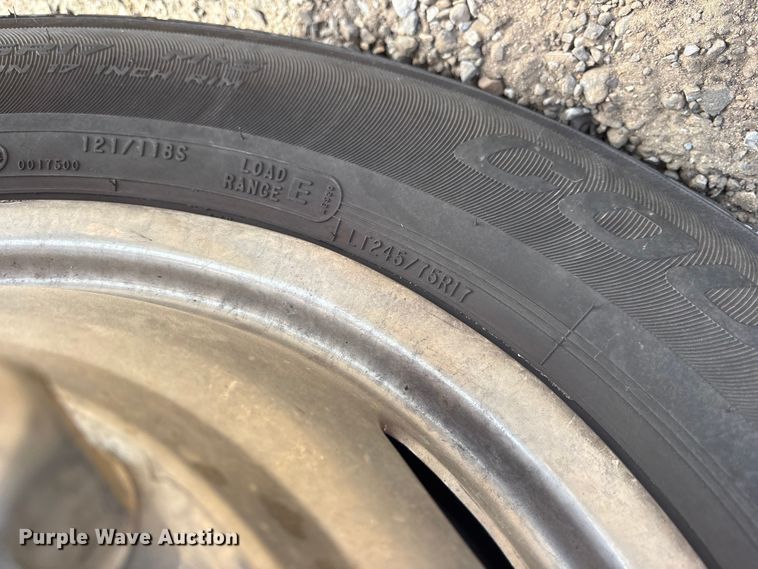 image for item ES8593 2015 Ford F350 Super Duty Crew Cab flatbed pickup truck