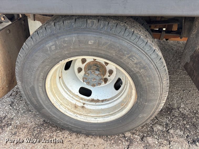 image for item ES8593 2015 Ford F350 Super Duty Crew Cab flatbed pickup truck