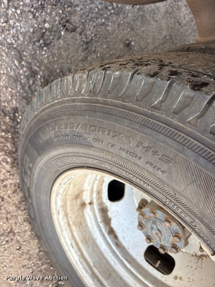 image for item ES8593 2015 Ford F350 Super Duty Crew Cab flatbed pickup truck