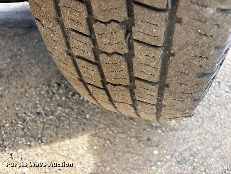 image for item ES8593 2015 Ford F350 Super Duty Crew Cab flatbed pickup truck