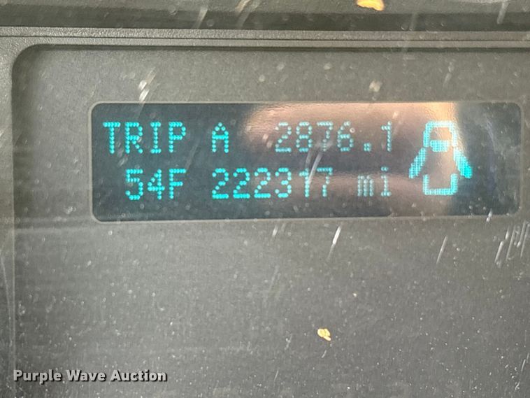 image for item ES8593 2015 Ford F350 Super Duty Crew Cab flatbed pickup truck