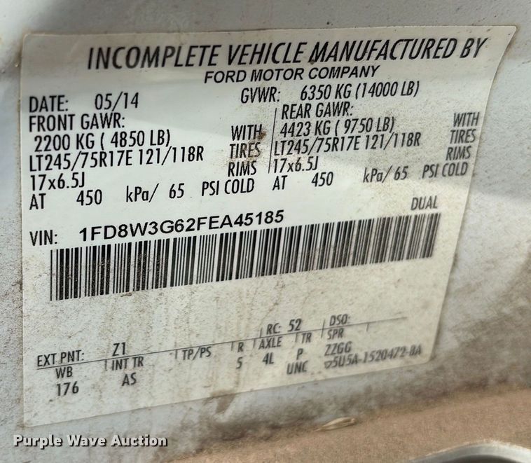 image for item ES8593 2015 Ford F350 Super Duty Crew Cab flatbed pickup truck