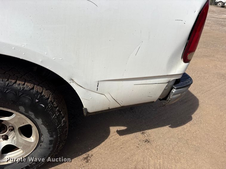 image for item ES8594 2004 Ford F150 Ext. Cab pickup truck