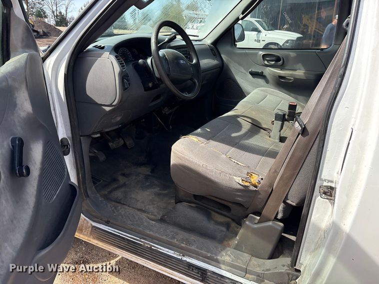 image for item ES8594 2004 Ford F150 Ext. Cab pickup truck