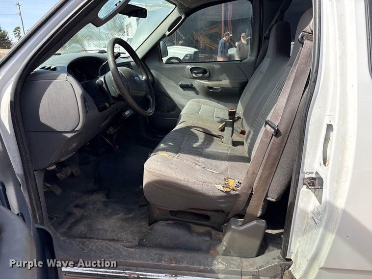 image for item ES8594 2004 Ford F150 Ext. Cab pickup truck