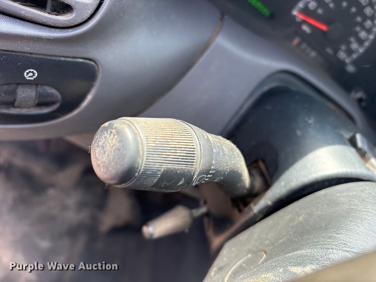 image for item ES8594 2004 Ford F150 Ext. Cab pickup truck