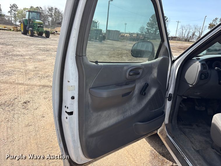 image for item ES8594 2004 Ford F150 Ext. Cab pickup truck