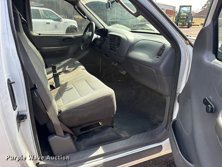 image for item ES8594 2004 Ford F150 Ext. Cab pickup truck