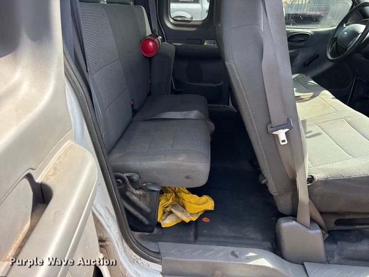 image for item ES8594 2004 Ford F150 Ext. Cab pickup truck