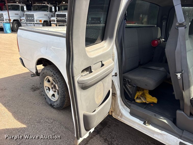 image for item ES8594 2004 Ford F150 Ext. Cab pickup truck