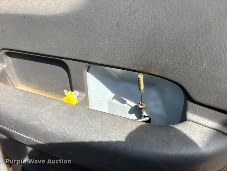 image for item ES8594 2004 Ford F150 Ext. Cab pickup truck