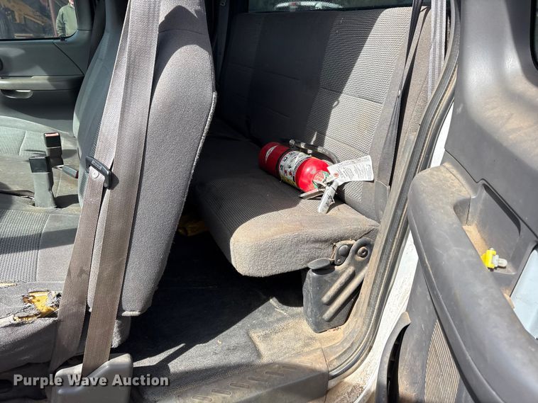 image for item ES8594 2004 Ford F150 Ext. Cab pickup truck