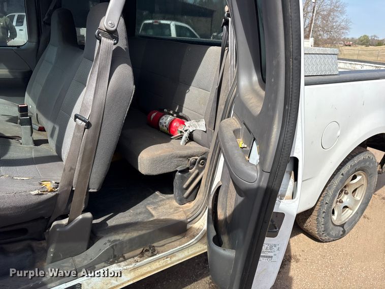 image for item ES8594 2004 Ford F150 Ext. Cab pickup truck