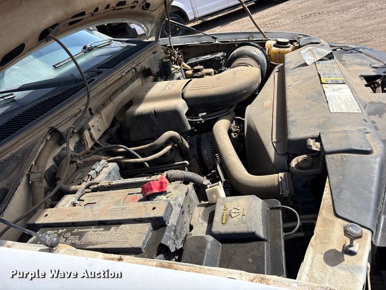 image for item ES8594 2004 Ford F150 Ext. Cab pickup truck